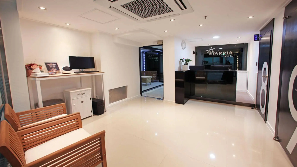 Starria Hostel foreign guest only