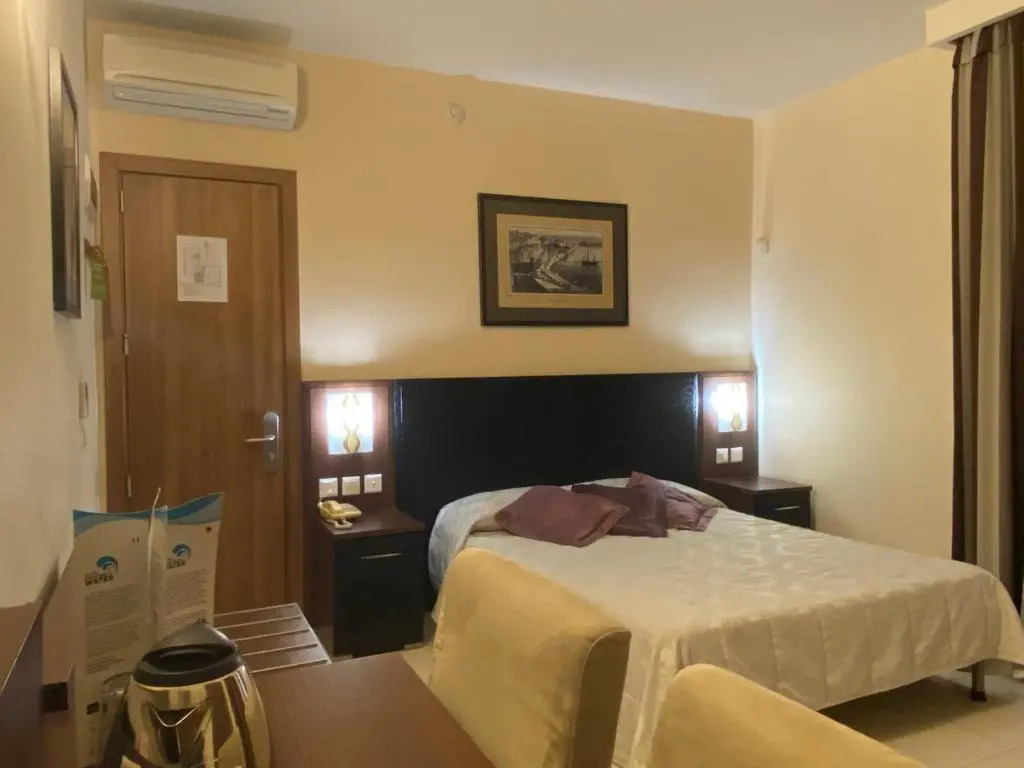 Grand Harbour Hotel