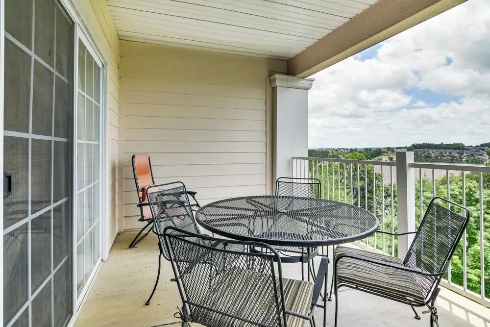 Branson Condo w/ Pool Access & Views, 3 Mi Dtwn!