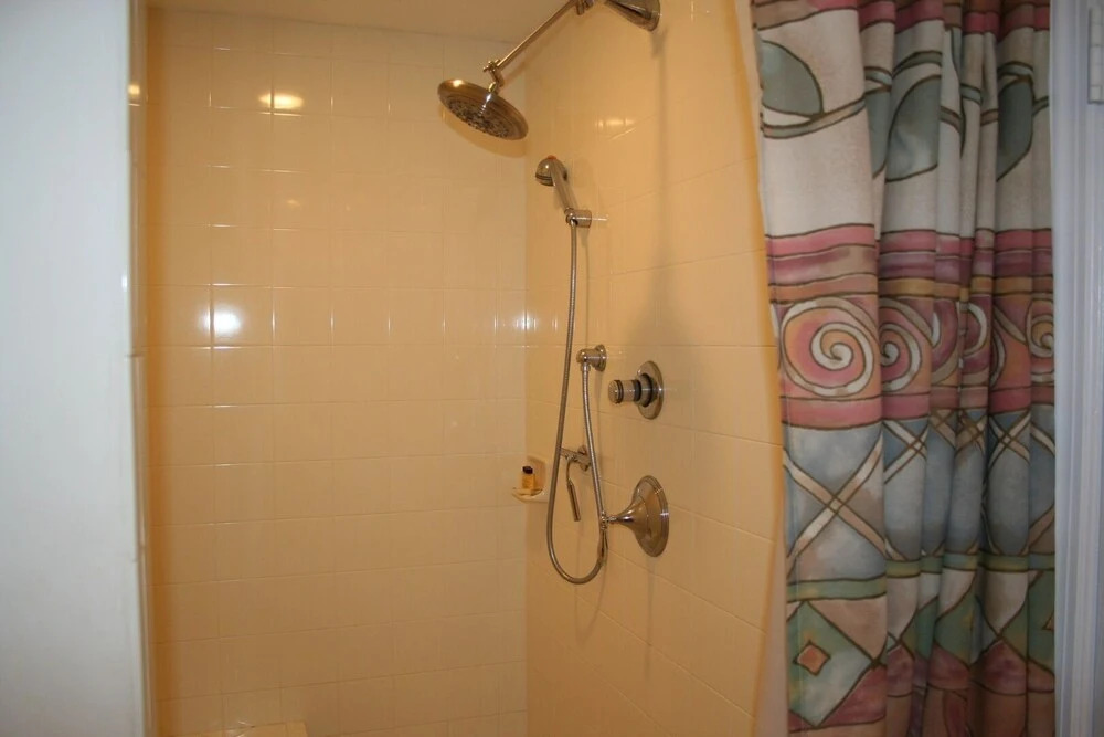 Bella Lago - Beautiful 3 BR Condo - Complex Pool and Fitness Room