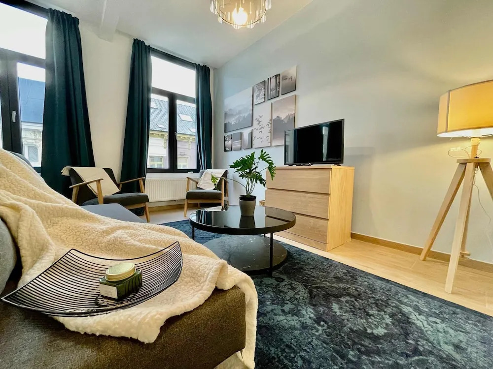 Luxury Dlx 1BR Near Fashion District by Oneluxstay