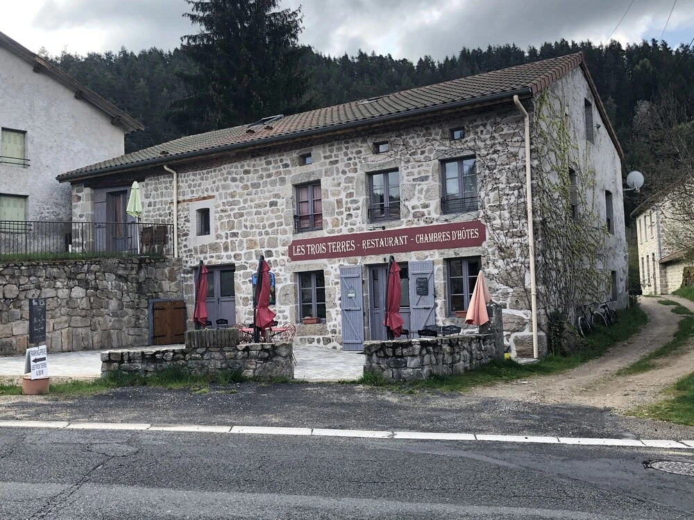 Les Trois Terres