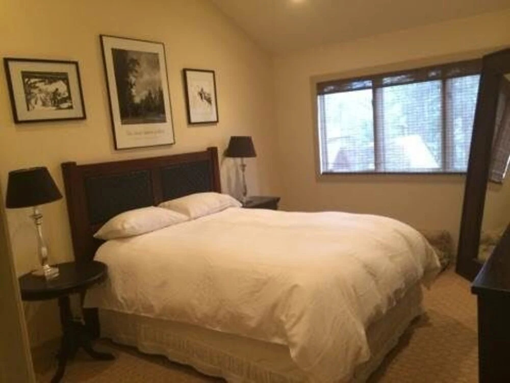 Mountainback 54 Loft Corner 3 Br Home by Redawning