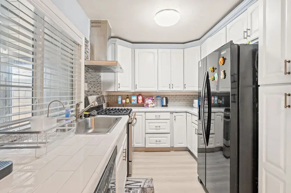 Near ONT Ontario Oasis Designer Home w Garden Park