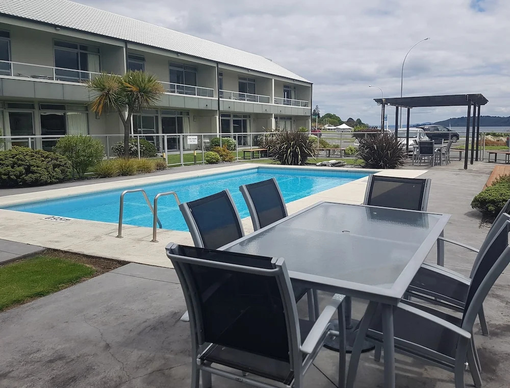 300 Lake Terrace C4