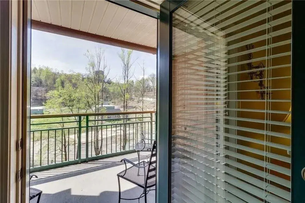 Baskins Creek 404 - 2 Br condo by RedAwning