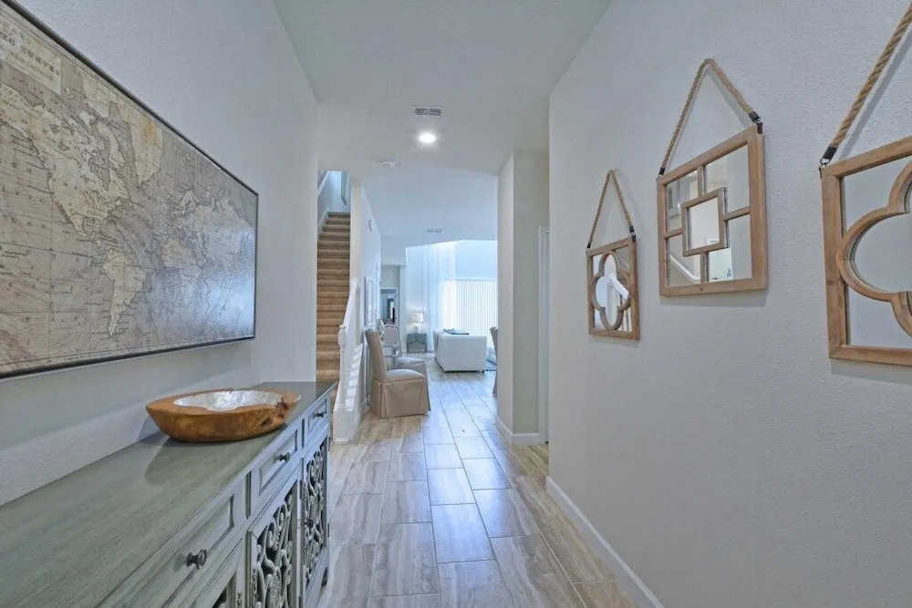 Storey Lake-5 Bedrooms home w/pool-1650ST
