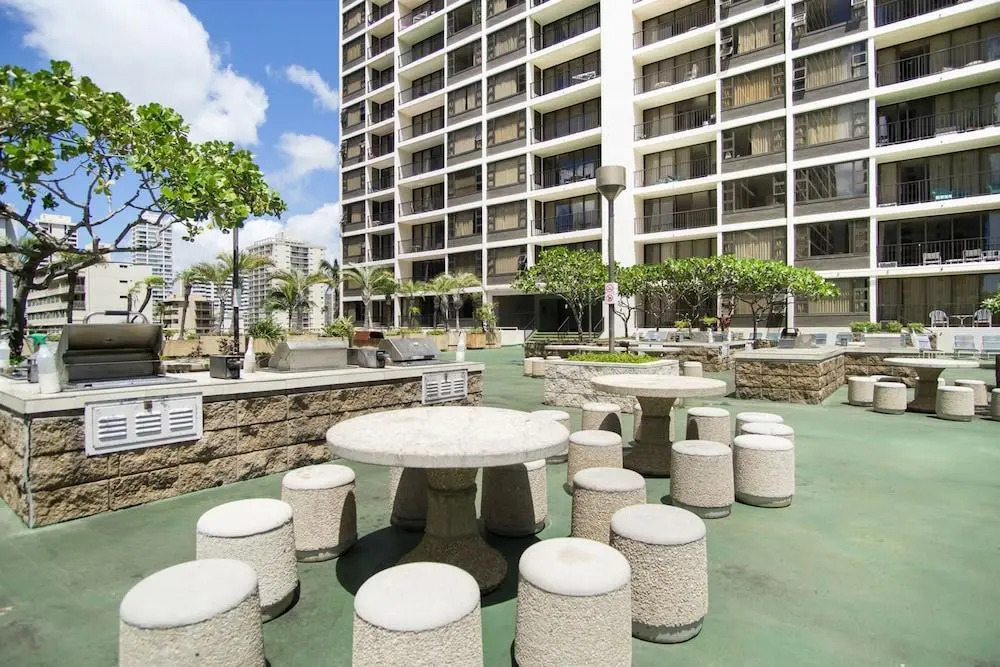 Waikiki Banyan - Ocean View Tower 2 Suite 3214