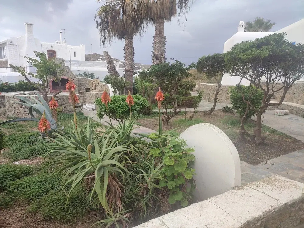Ornos Beachside 2 Bd Stylish House