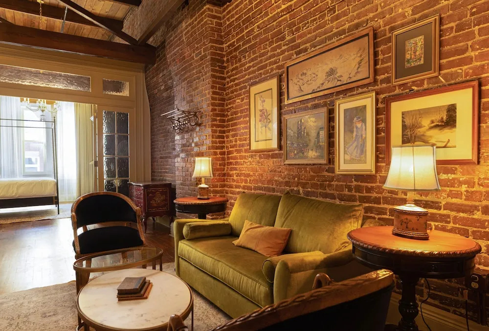 Hotel Cleo, Knoxville Downtown, a Tribute Portfolio Hotel