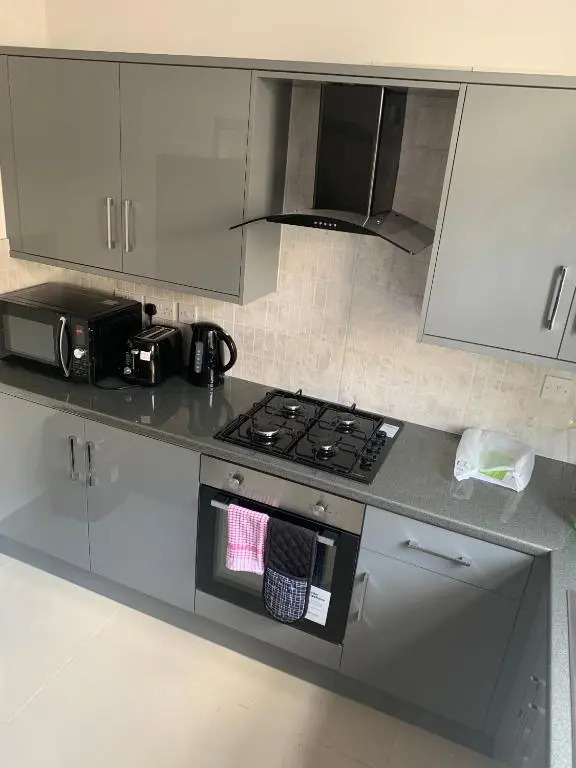 Dane Guest House Free Parking Fast WiFi Modern Living