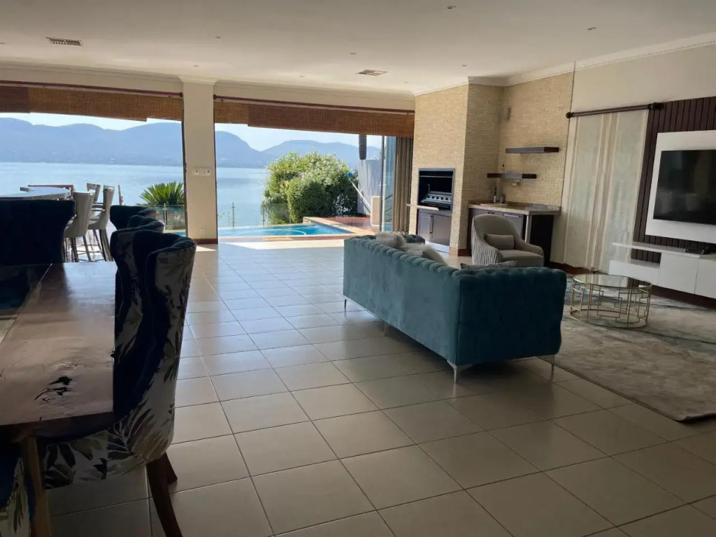 Dam Veiw House