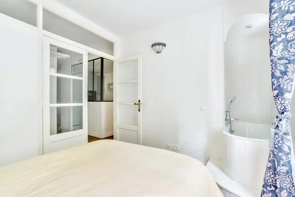 Apartment With Balcony Near Gare Montparnasse
