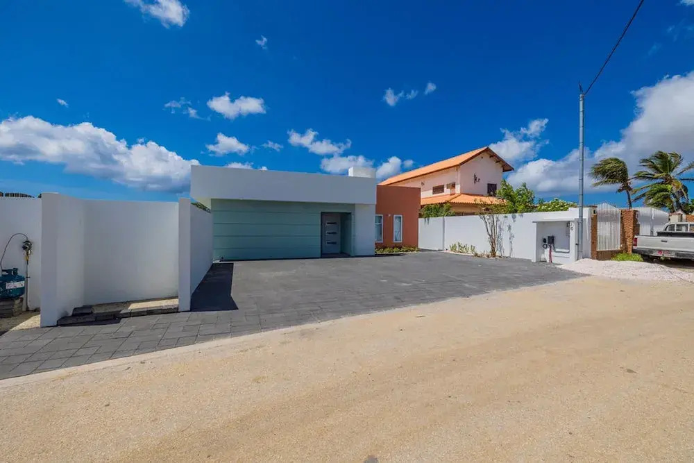 4BR 3BA Newly Built w Private Pool 5 min 2 Beach