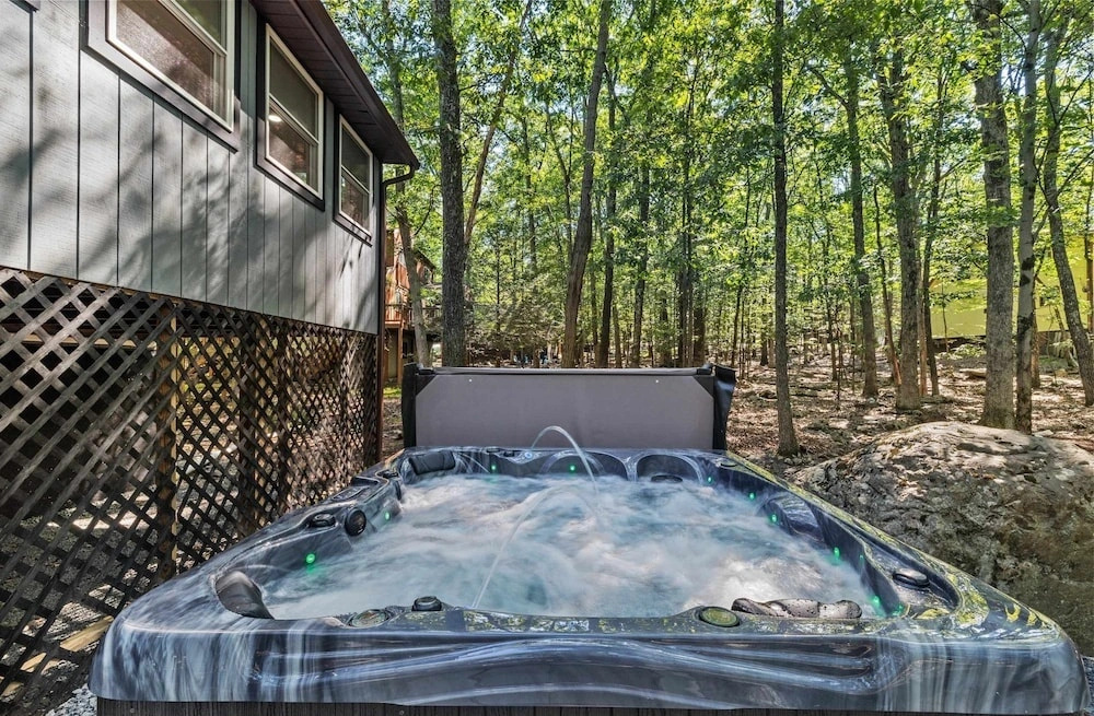 Near Ski Resorts With Hot Tub Game and Movie Room