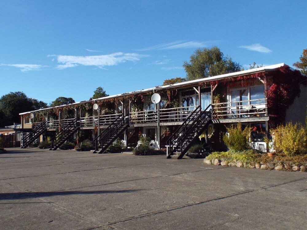 Mobile Home im Ferienpark mit Seezugang