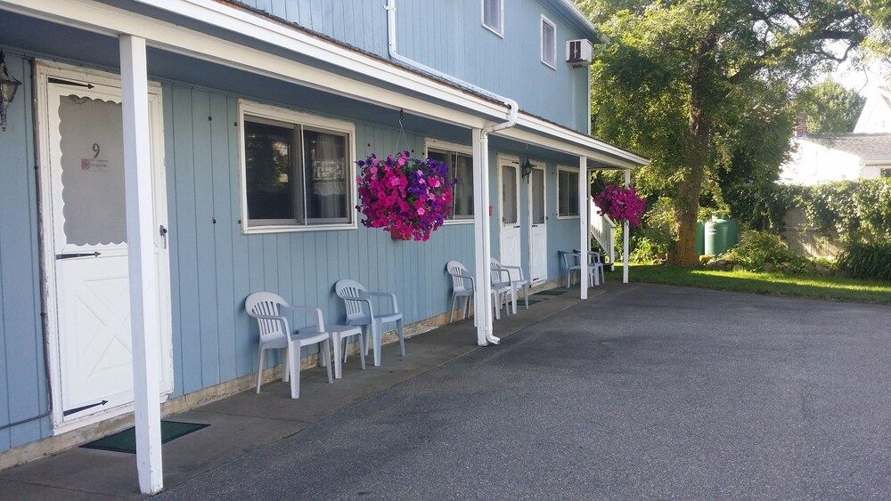 The Inn Between the Beaches