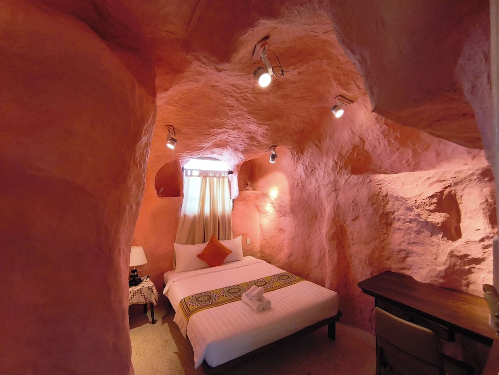 OXY Cave Homestay Mũi Né