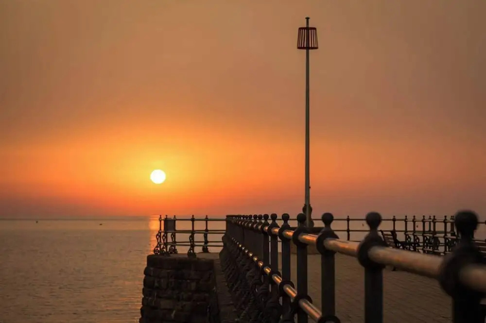 4 Bed - Sleeps 8 - Sea View - Parking