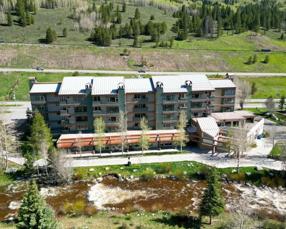 Large, Welcoming Condo With Incredible Views - WL406 by Redawning