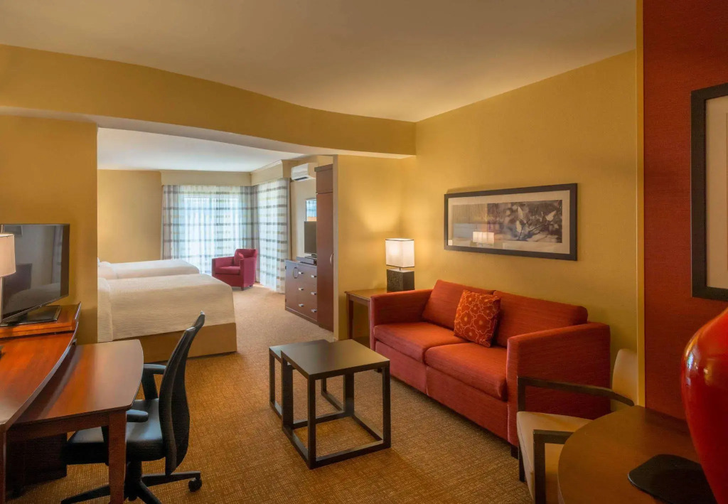 Courtyard by Marriott Charleston Downtown/Civic Center
