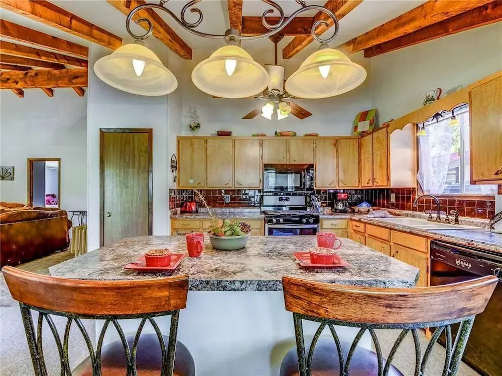 Foxfire Haven - Three Bedroom Cabin with Hot Tub