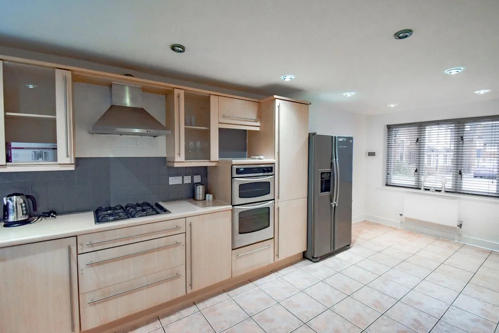 Foxley Place: MK City house for large groups