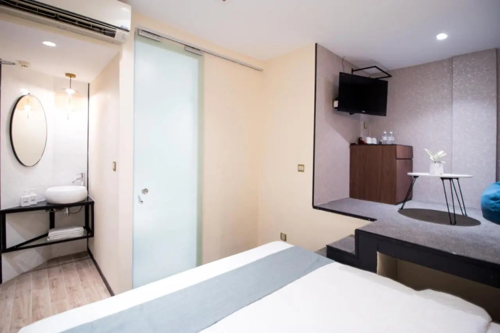 Harbour Ville Hotel Hamilton - Lavender