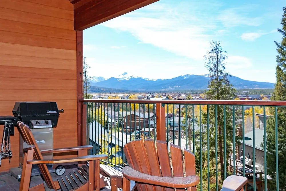 Condo on Shuttle Route 3 Bedrooms 4 Bathrooms Condo