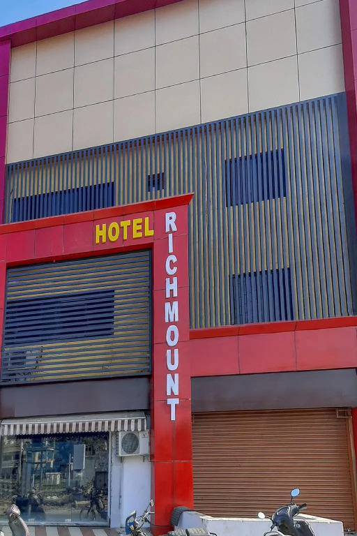 Capital O 71614 Hotel Rich Mount