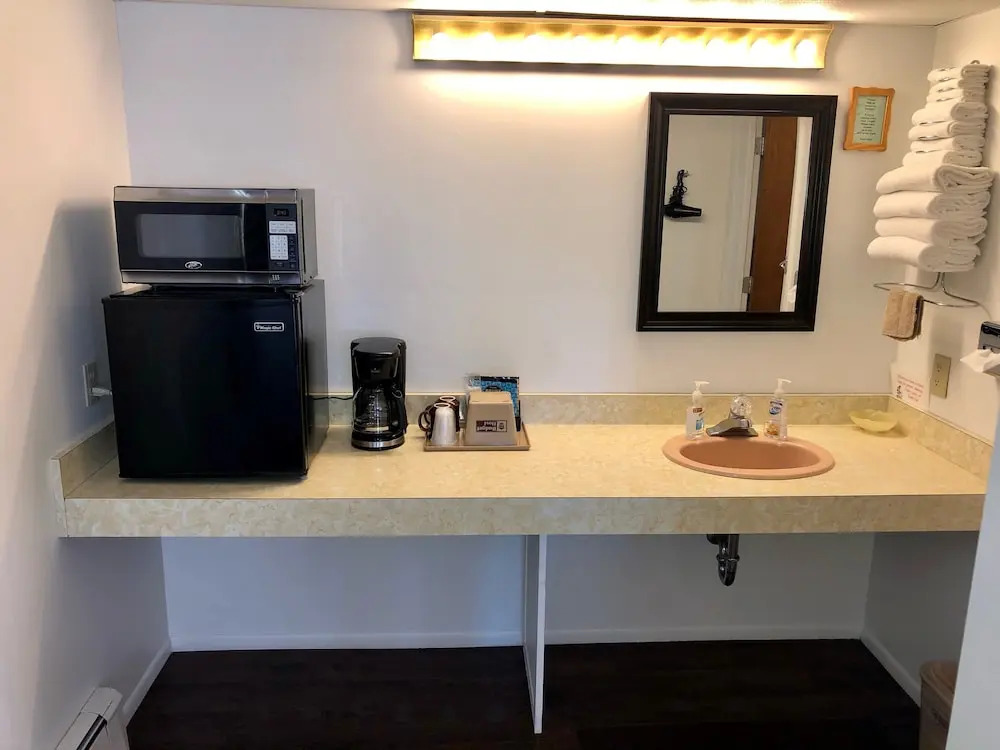 Budget Host Inn