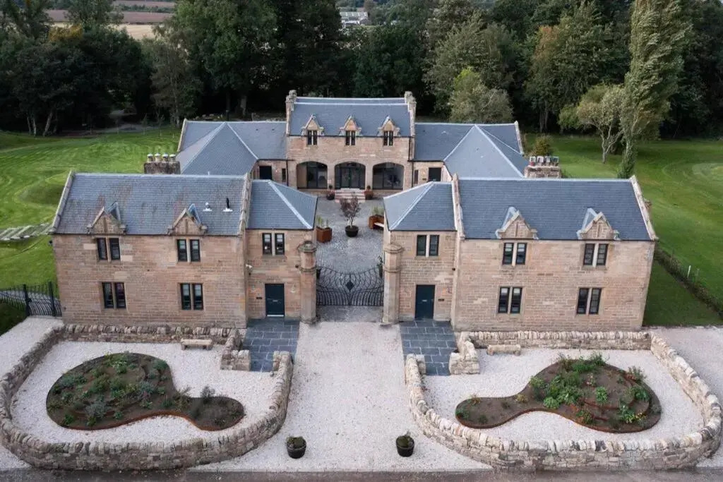 Stunning Edinburgh 1820s stables converted house