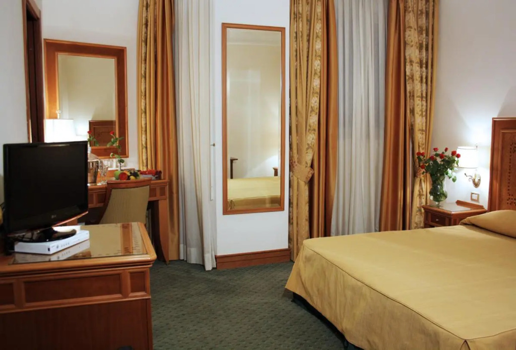 Sunrise Hotel