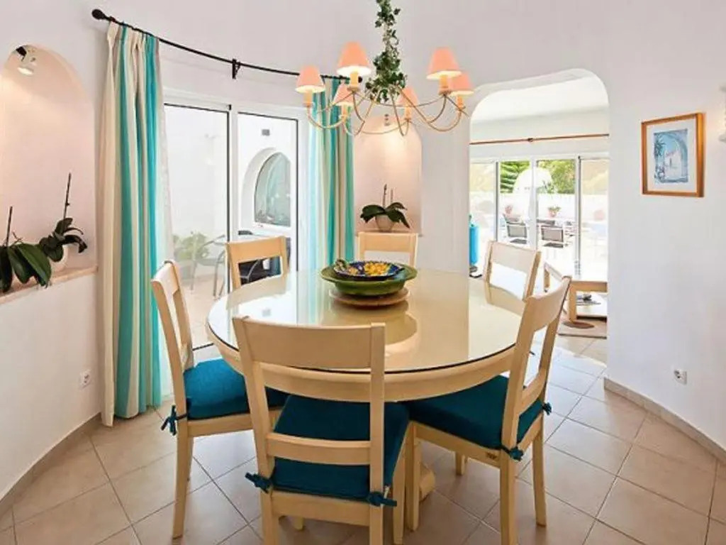 Attractive 3 bedroom Carvoeiro villa with private heated pool in Vale do Milho Air conditioning inc
