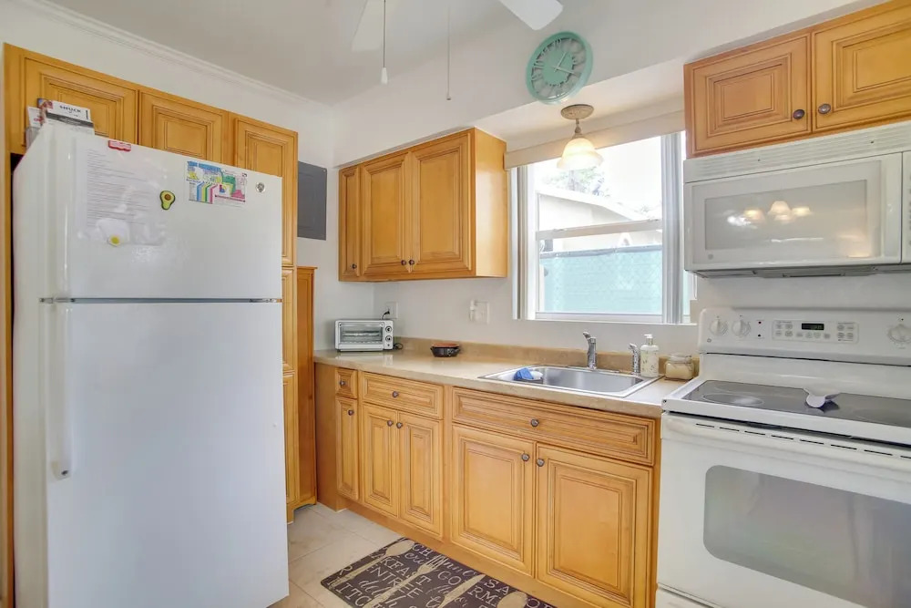 2 Mi to Boardwalk: Home w/ Grill in Dania Beach!