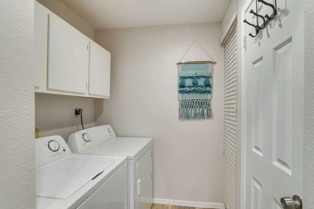 < 1/2 Mi to Beach! Hot Tub Haven in Galveston