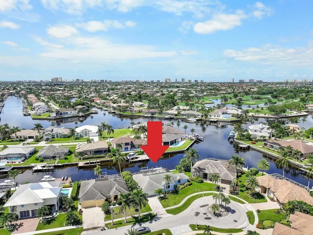 Quiet Waterfront Home With Pool, Dock and Bicycles