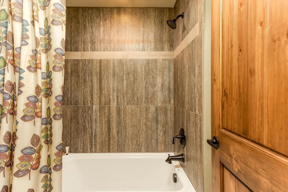 New Listing! Mountain-view Lodge W/ Fireplace And Hot Tub 4 Bedroom Cabin