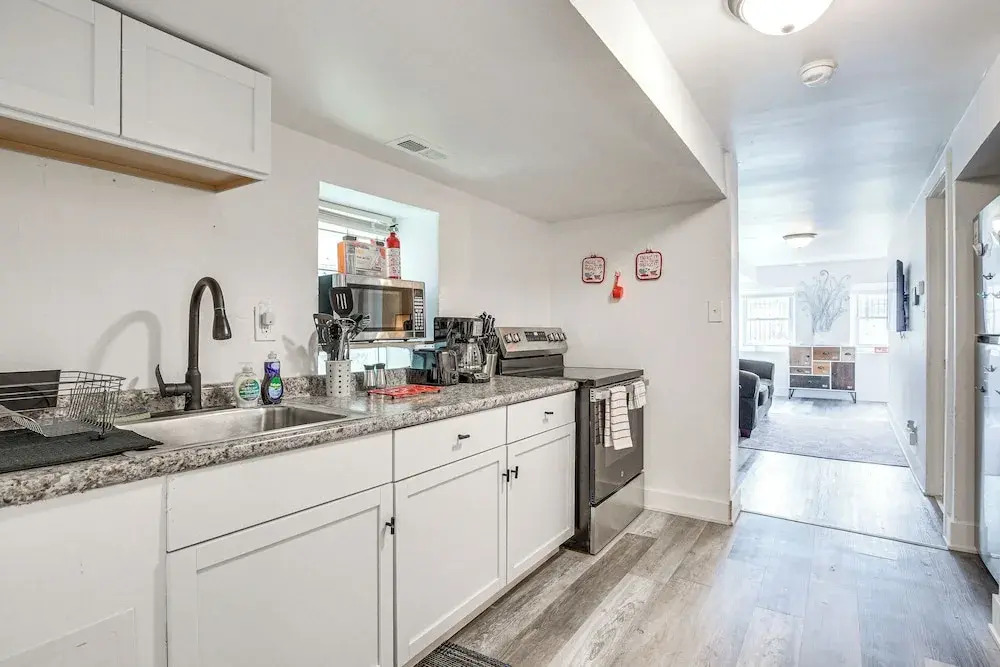 Dog-friendly Apt w/ Yard: 10 Mi to Downtown