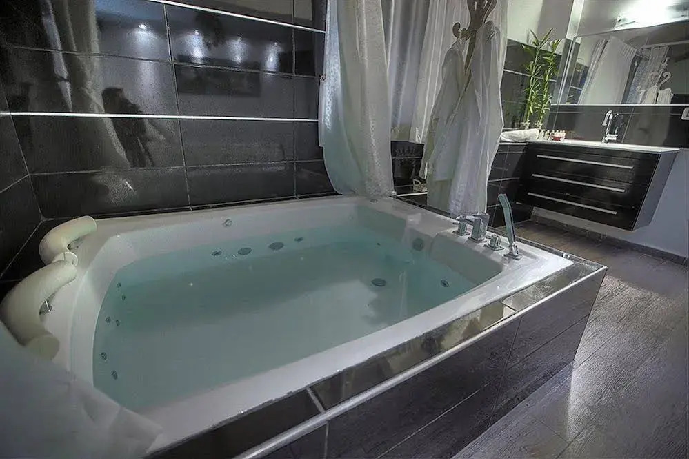 Atara Lodge
