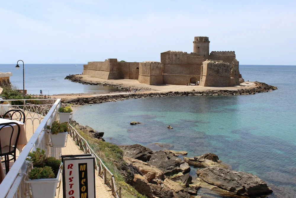 Home Le Castella
