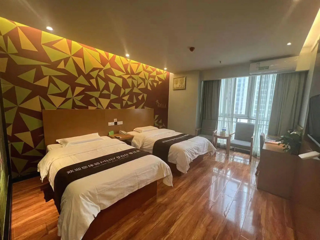 Vatica Jieshou City New Passenger Transport Center Hotel