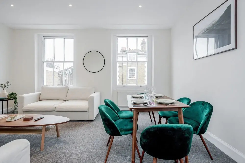 Stunning 2 Bedroom Duplex Apt in Center of Camden