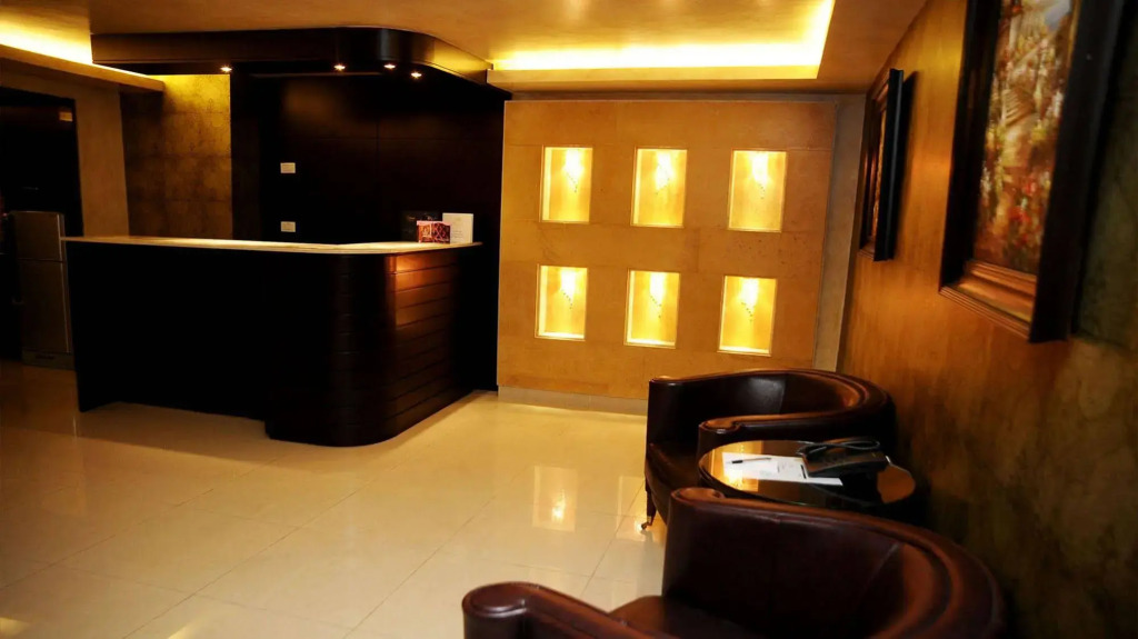 Queens Suite Hotel