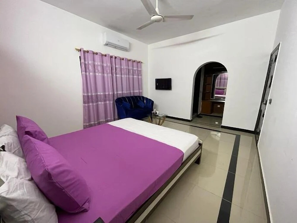 Hotel Defence Inn