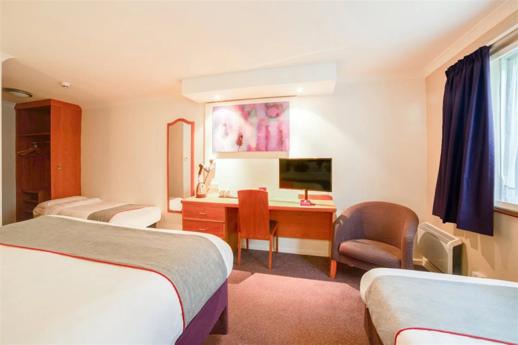 OYO Lakeside Haydock Hotel, St Helens, A580 East Lancs, Garswood Old Road