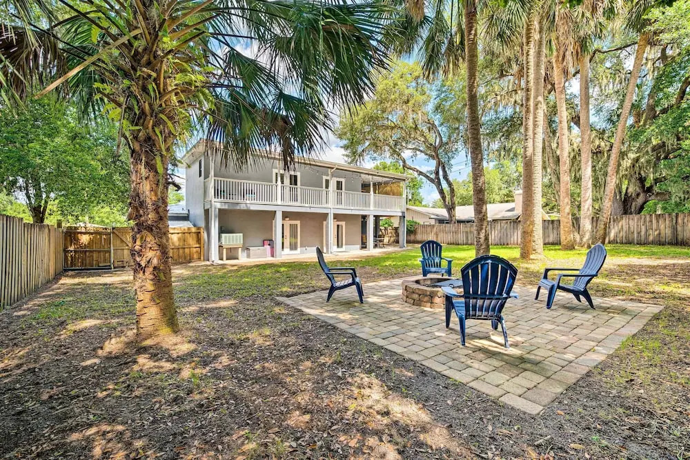 Hot Tub + Game Room: Crystal River Retreat!