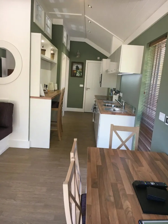 Squirrel Lodge 40 With Hot Tub, Newton Stewart