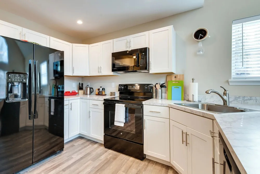 Hike & Ski: Pocono Lake Home w/ Community Perks!