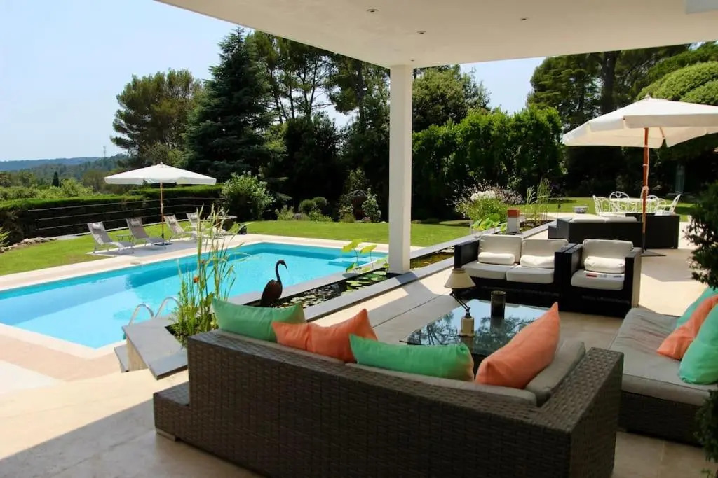 Luxurious villa 4 bedrooms in secluded area, swimming pool